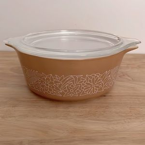 Pyrex Woodland Tan 472 Casserole with Lid Vintage